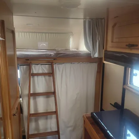 캠프장 Autocaravana Vacacional 아데제